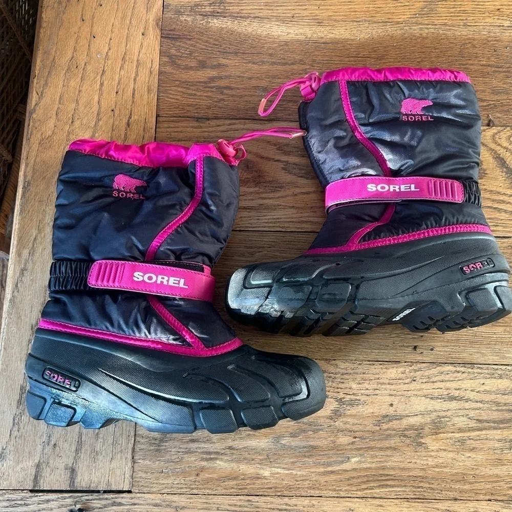 Women's Sorel Snow Boots Black/ Hot Pink Size 5